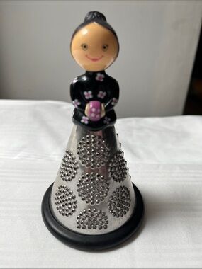 🇫🇷 Pylone Paris- Small Cheese Grater with Doll Handle